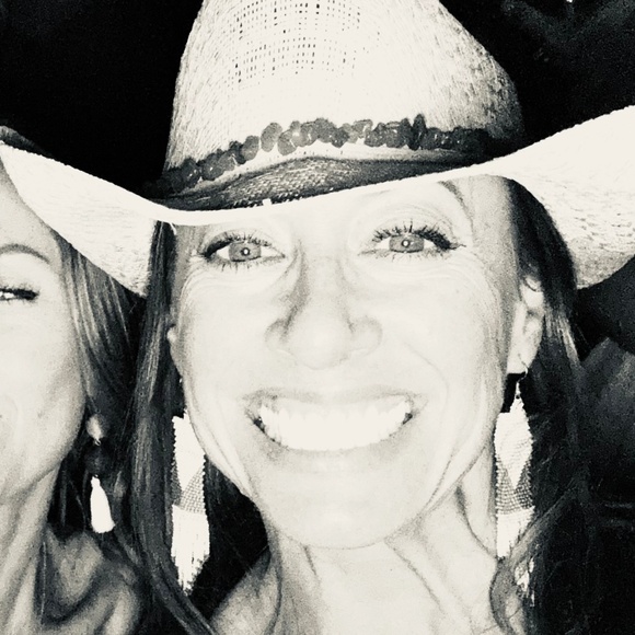 Meet your Posher, Jessica - Picture 1 of 1